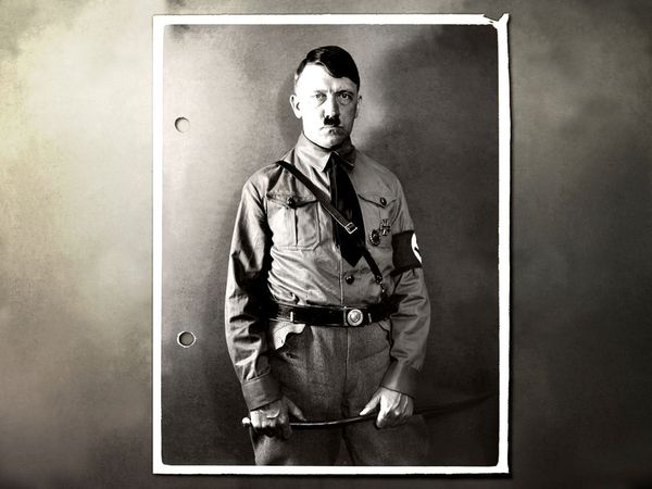 hitler-portrait_44434_600x450