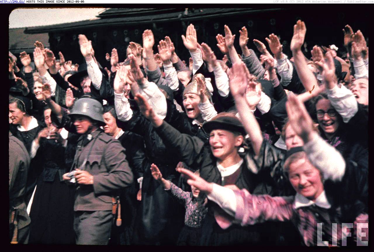 happy-austrian-crowds-saluting-at-schwarzach-st