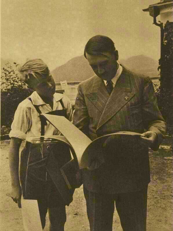 Hitler in seinen Bergen-13